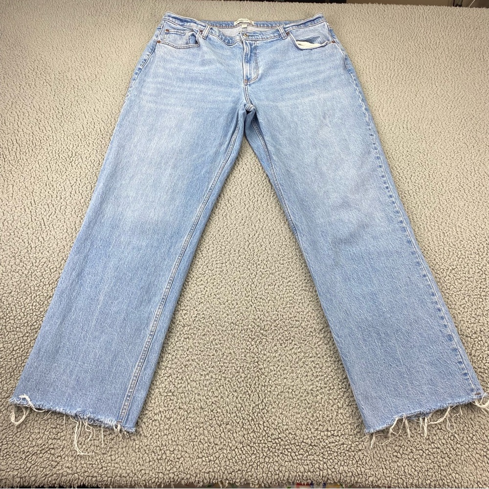 Abercrombie & Fitch Women's The Baggy Low Rise Raw Hem Jeans  |  Size:  33/16L